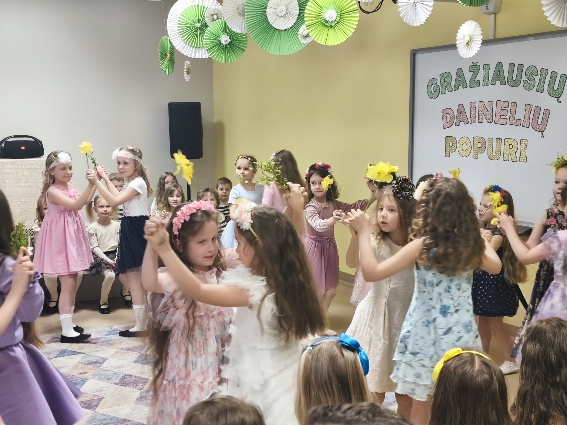 Gražiausių dainelių popuri pavasariui